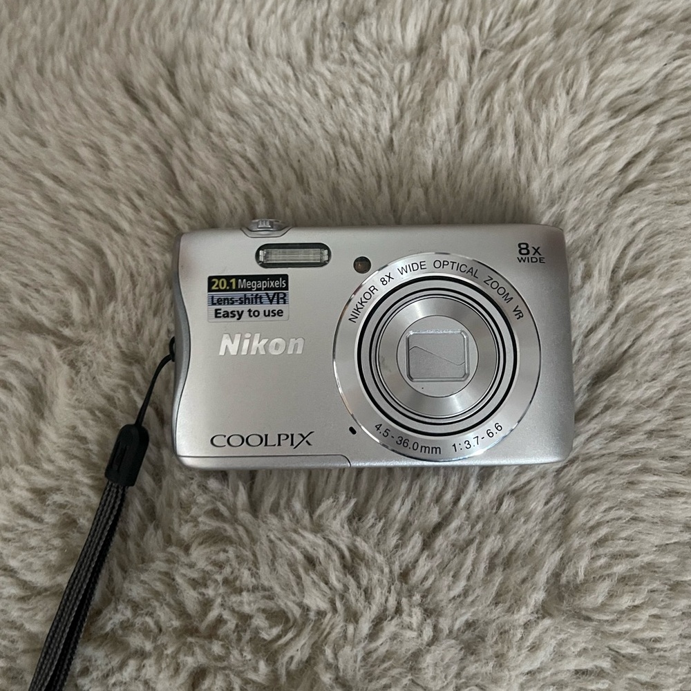 Nikon COOLPIX S3700 Digital Camera